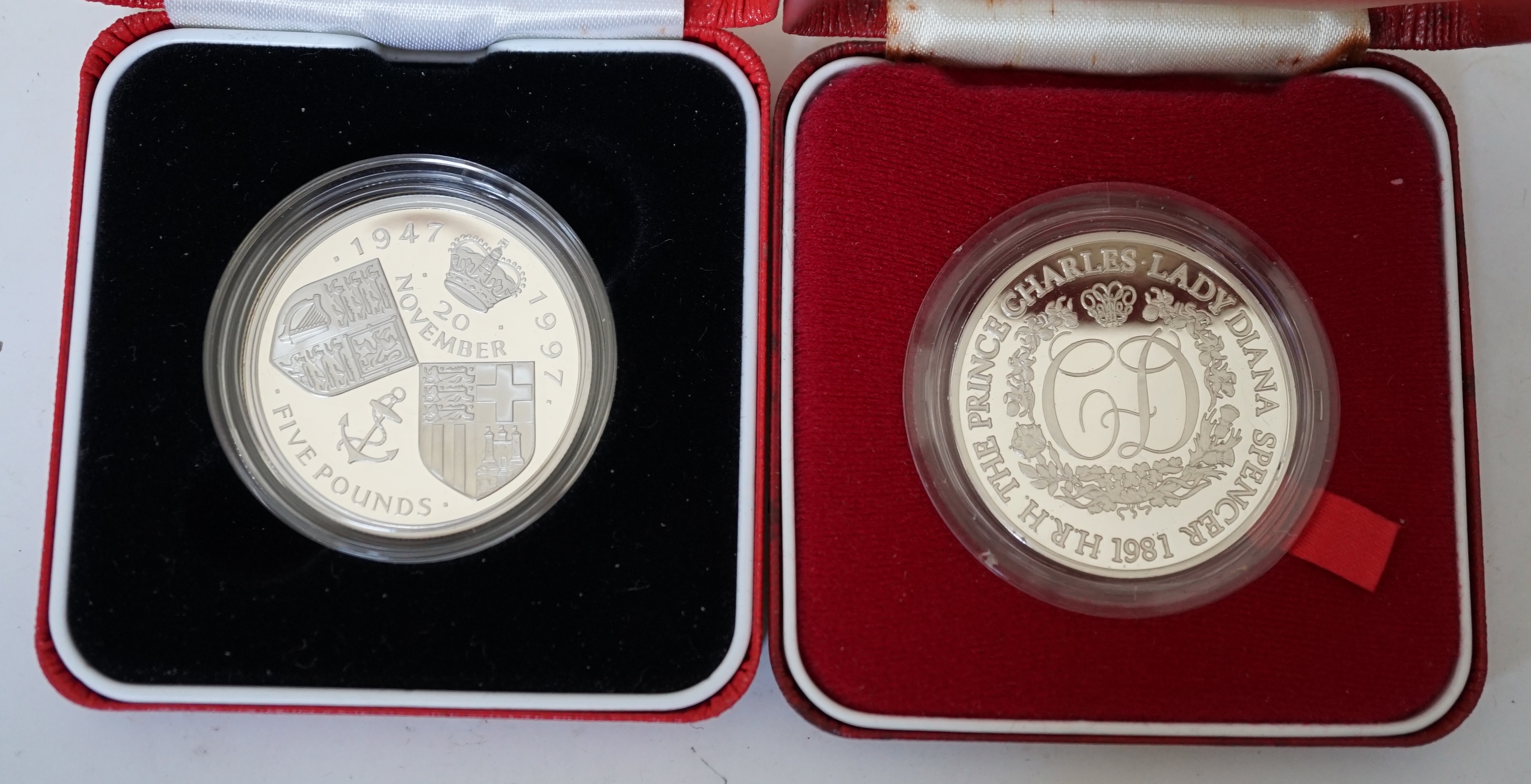 British and World commemorative coins and medals, issued by Birmingham, Pobjoy and Franklin mints, including Charles and Lady Diana silver medals, two Republic of Malta decimal proof sets for 1980, Queen Mother sterling